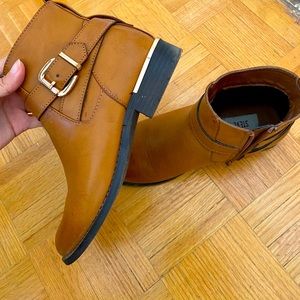 Steve Madden brown boots with gold lining sz 5.5